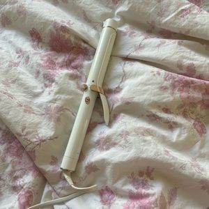 t3 singlepass curl 1.25” Professional ceramic curling iron